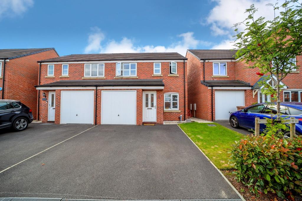 Thornton Drive, NewtonLeWillows... 3 bed semidetached house £210,000