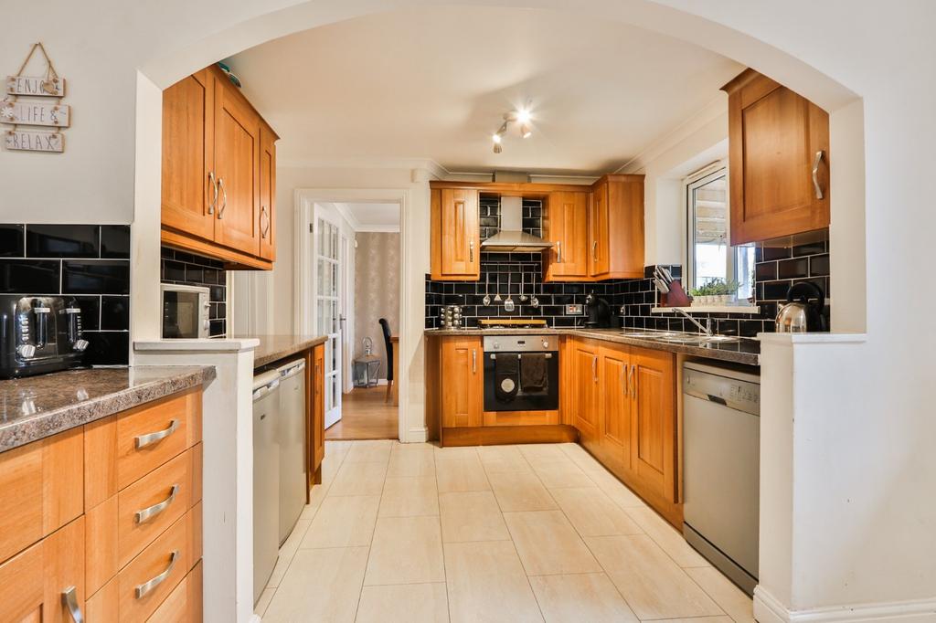 Brandon Way, Kingswood, Hull, HU7 4 bed detached house £225,000