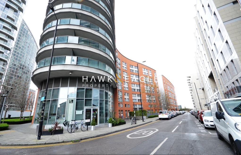99 Blackwall Way, London, E14 3 bed apartment £2,700 pcm (£623 pw)
