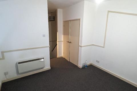 1 bedroom apartment to rent, High Street, Hall Chambers, Newport Pagnell , Mk16 8HZ