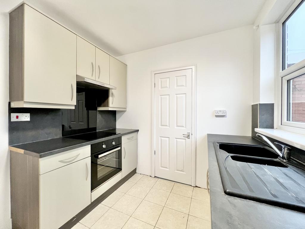 Briggs Avenue, Castleford 3 bed terraced house £825 pcm (£190 pw)