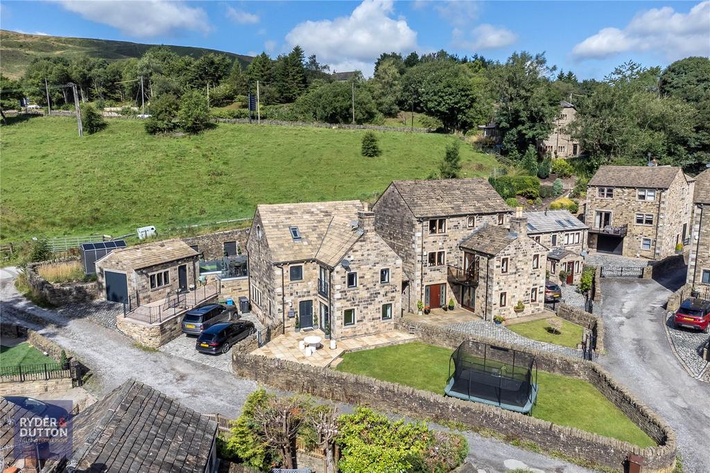 Buckley Drive, Denshaw, Saddleworth, OL3 4 bed detached house £670,000