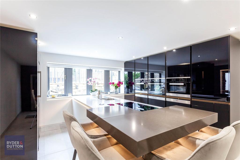 Buckley Drive, Denshaw, Saddleworth, OL3 4 bed detached house £670,000