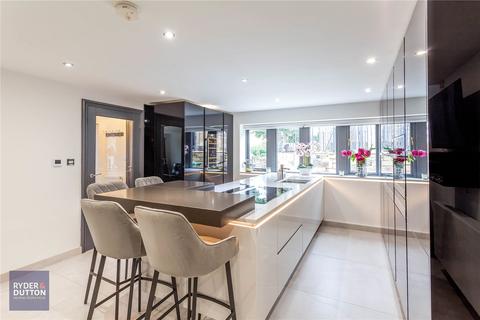 6 Buckley Drive, Denshaw, Oldham, OL3 5RT