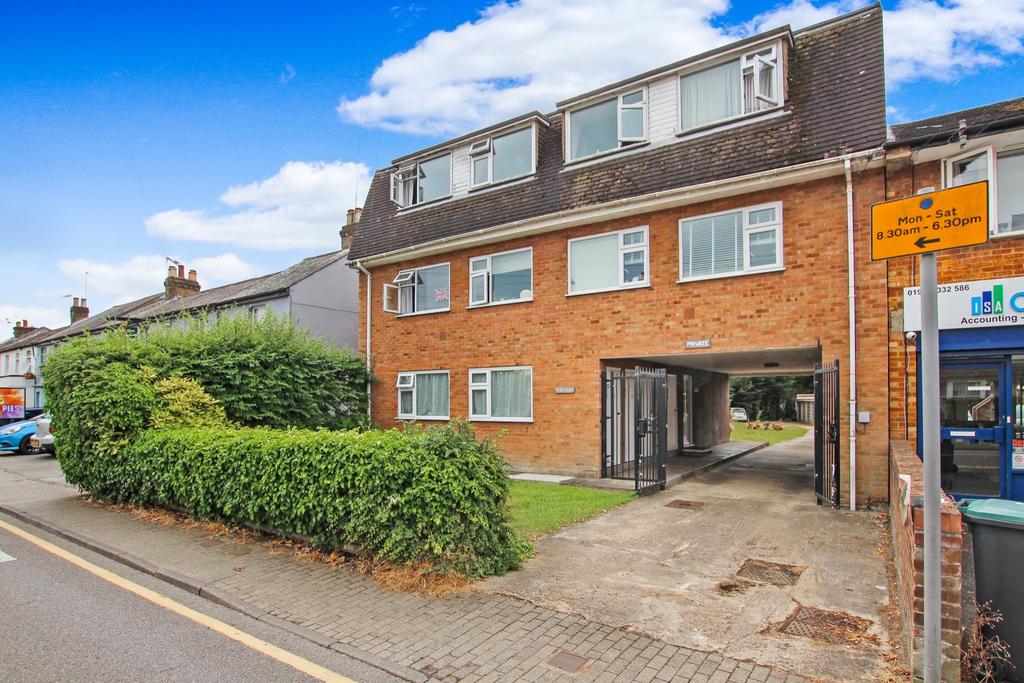 Croxley Green WD3 1 bed apartment £295,000