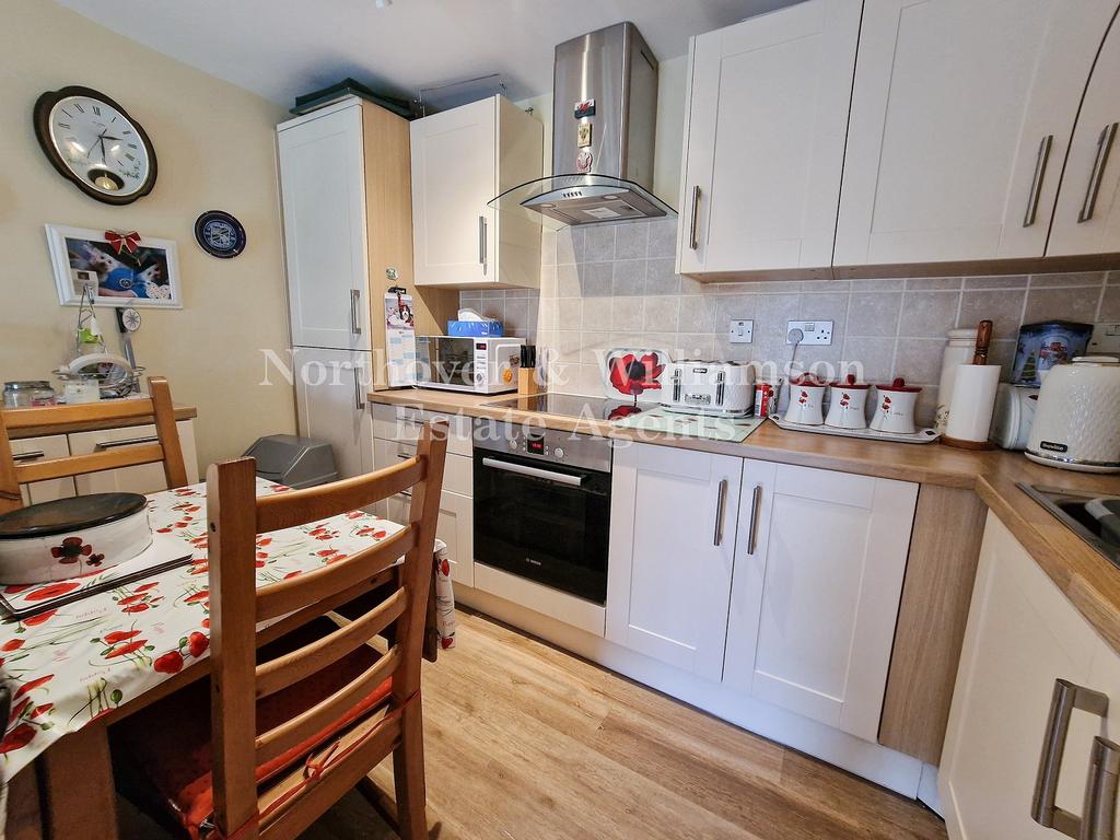 Maxwell Road, Rumney, Cardiff. CF3 2 bed ground floor flat £160,000