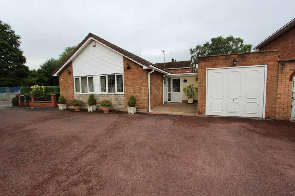 The Spinney, Finchfield, Wolverhampton, WV3 2 bed detached bungalow for