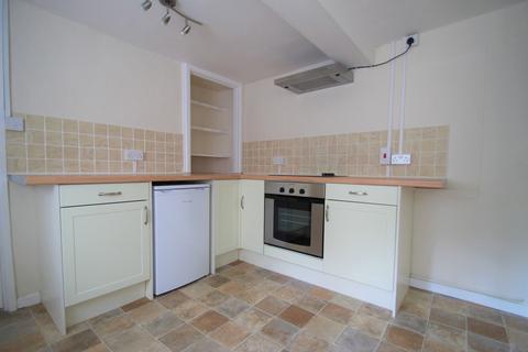 2 bedroom end of terrace house to rent, High Street, Kidlington