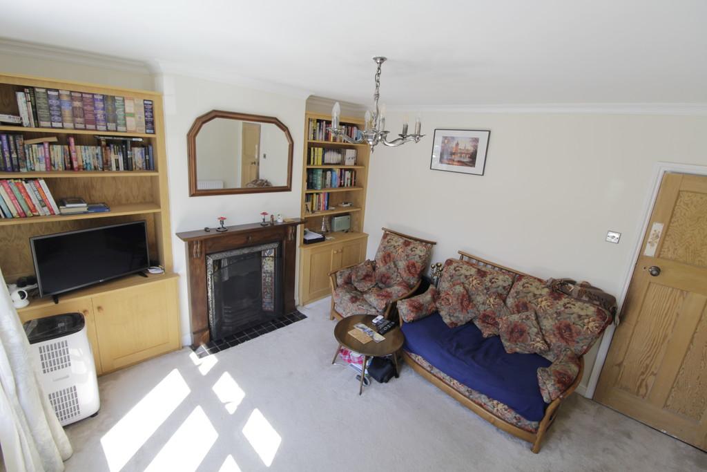 Hart Road, Byfleet 2 bed terraced house £415,000