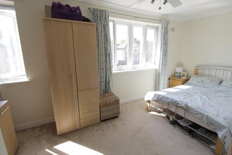 46 Hart Road, Byfleet, West Byfleet, KT14 7NH
