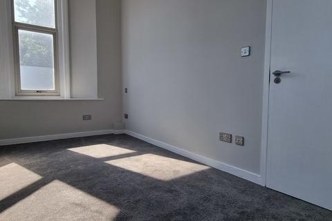 3 bedroom flat share to rent, Old Kent Road, London SE1
