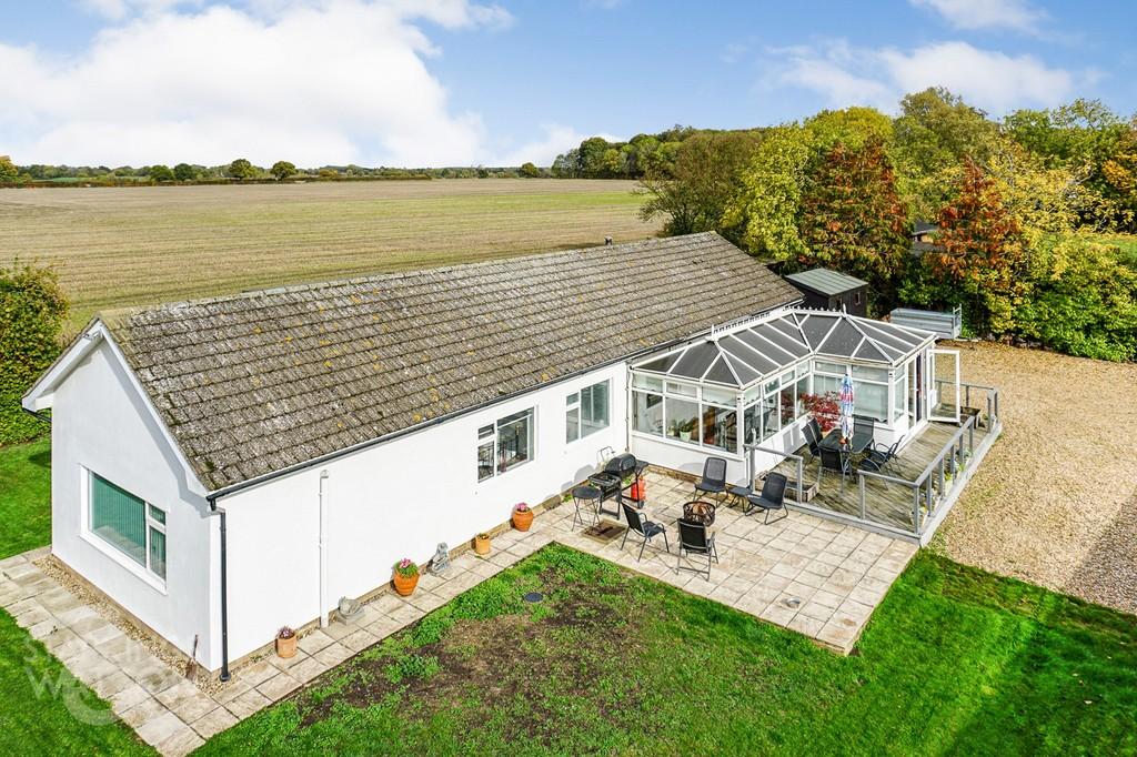 Rectory Road, Tivetshall St. Mary... 5 bed detached bungalow £550,000