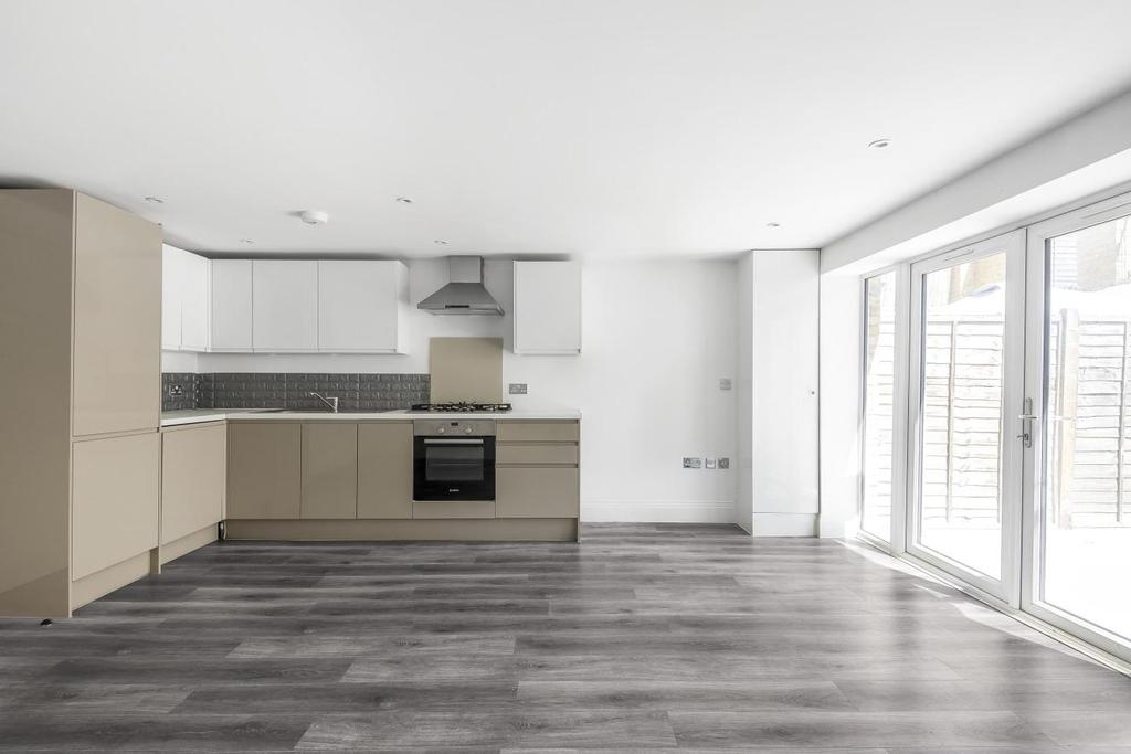 Mill Hill Road, Acton 2 bed flat £600,000