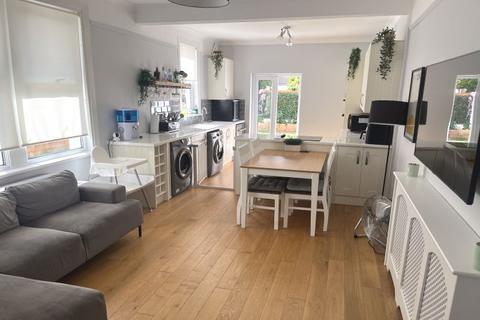 108 Cambridge Road, Southend-on-sea, SS1 1ER