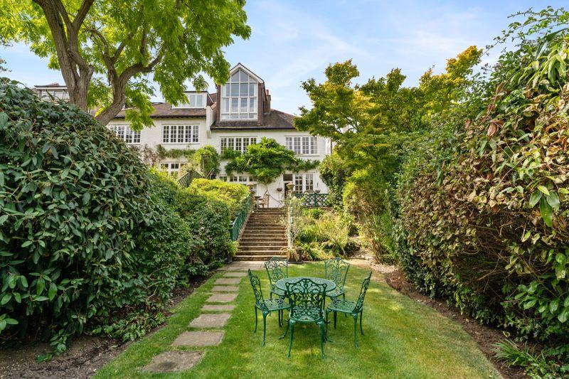 Garden to house