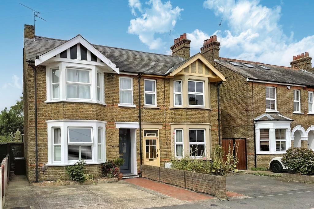 Swiss Avenue, Chelmsford, CM1 3 bed semidetached house £550,000