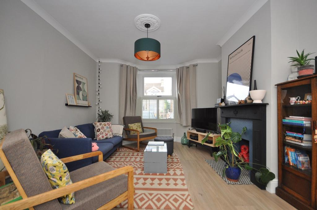 Swiss Avenue, Chelmsford, CM1 3 bed semidetached house £550,000