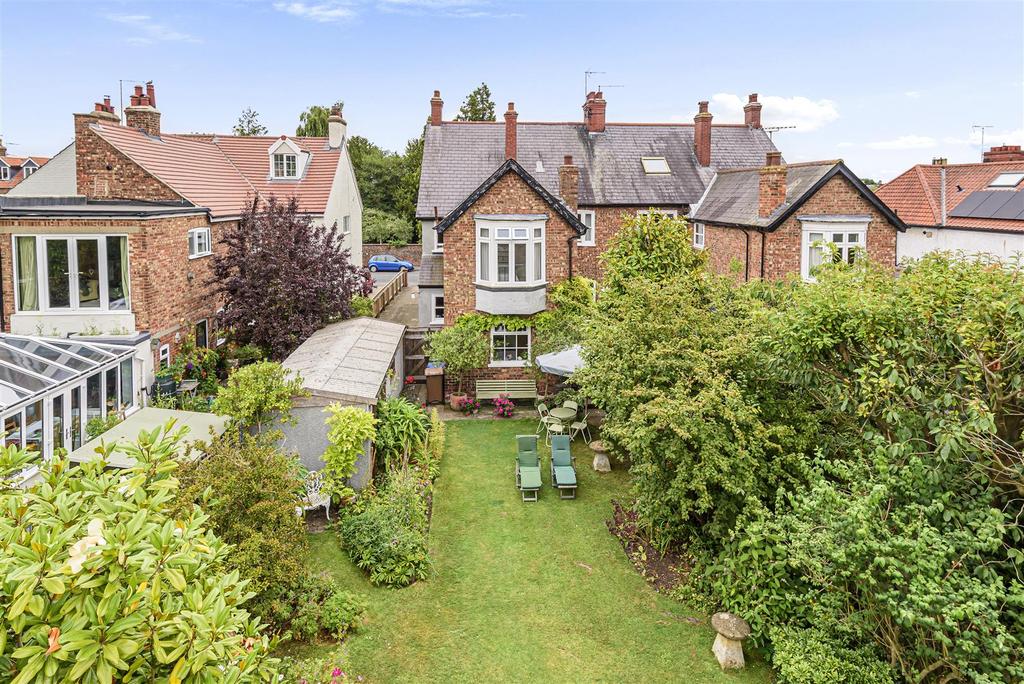 5 St. Johns Road, Driffield, YO25 6RL 5 bed semidetached house for