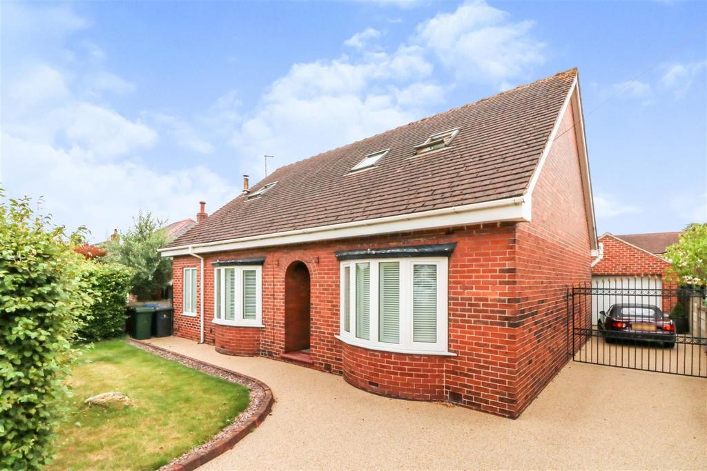 Oakwood Avenue, Royston, Barnsley 3 bed detached bungalow £350,000