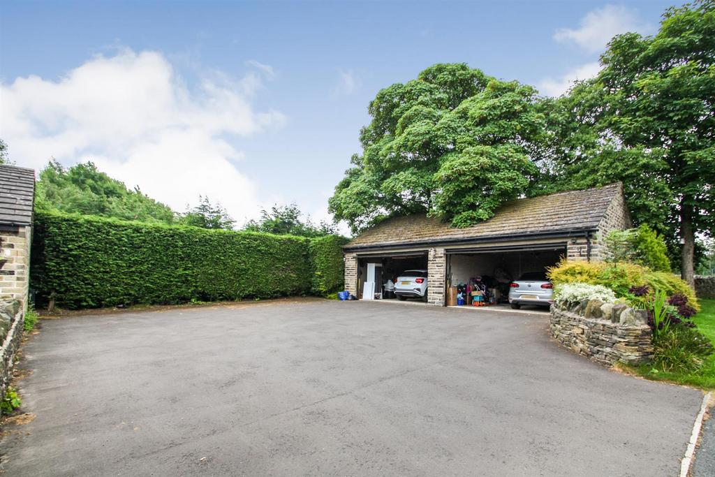 Shay Grange, Bradford, West Yorkshire 4 bed semidetached house for