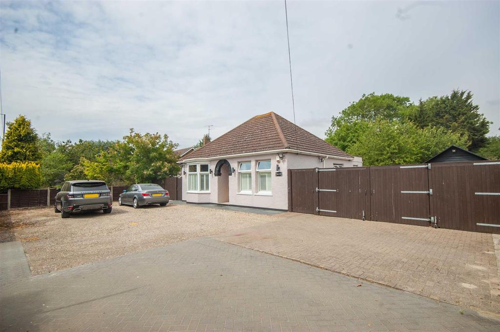 Main Road, Boreham, Chelmsford 3 bed detached bungalow for sale £600,000