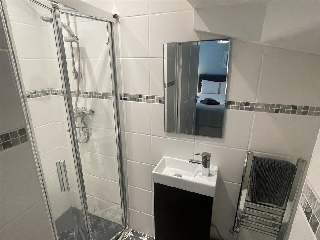 Shower Room.JPG