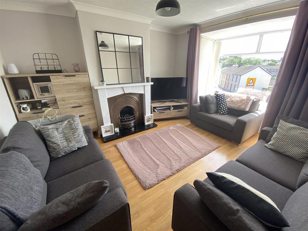 Hillside, Llanelli 3 bed semidetached house £210,000