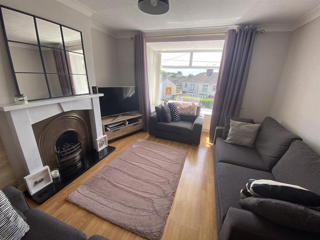 Hillside, Llanelli 3 bed semidetached house £210,000