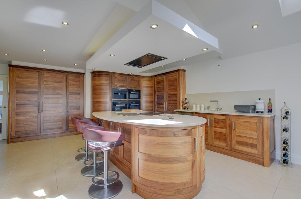 Red Lane, Colne 3 bed semidetached house £1,400 pcm (£323 pw)