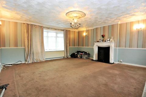 2 bedroom detached bungalow for sale - Long Lane, Staines-Upon-Thames