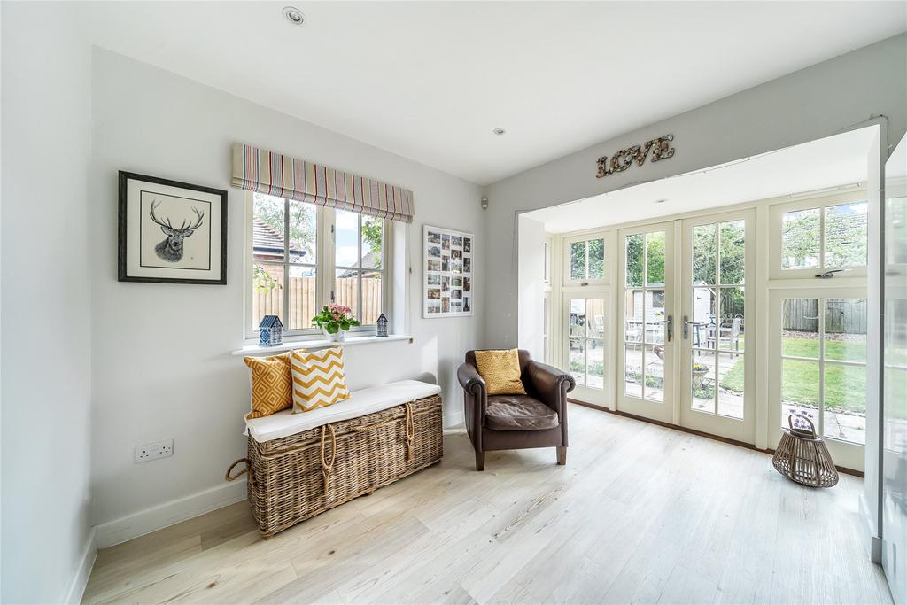 Kitchen Seating Area