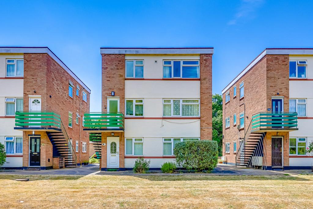Arterial Road, Leighonsea, SS9 2 bed flat £250,000