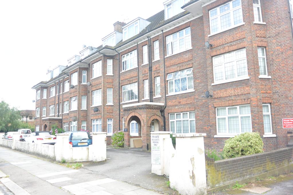 Wykeham Road, Wykeham Court, London 4 bed flat £2,600 pcm (£600 pw)
