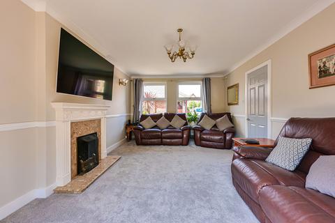 4 bedroom detached house for sale, The Trunnions, Rochford, SS4