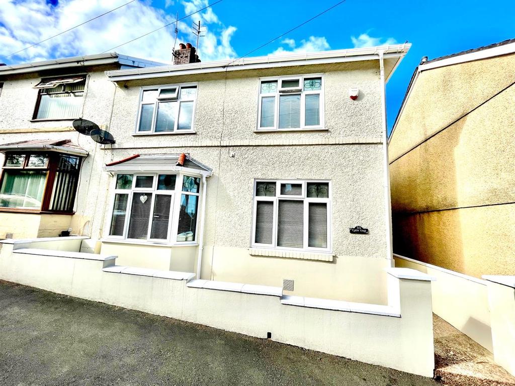 Harry Street, Morriston, Swansea 3 bed semidetached house £220,000