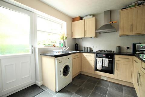 2 bedroom townhouse to rent, Dunlin Fold, Middleton, LS10