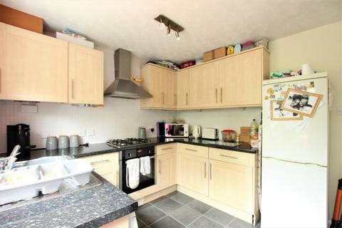 2 bedroom townhouse to rent, Dunlin Fold, Middleton, LS10