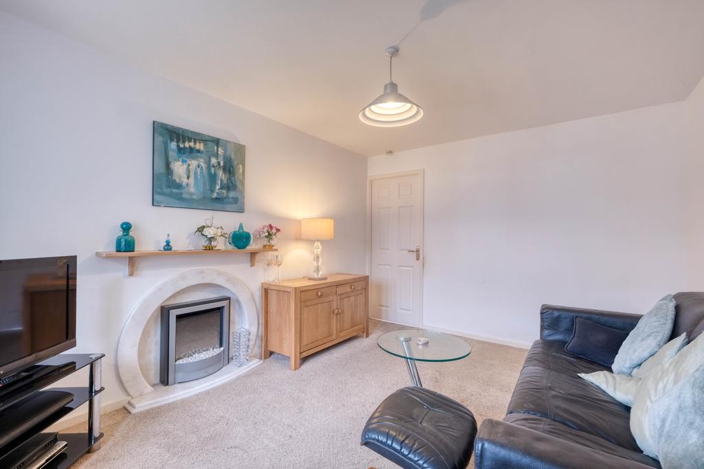 Neighbrook Close, heath, Redditch... 2 bed semidetached house £