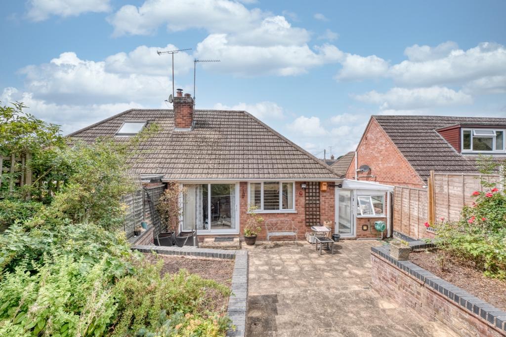 Mason Road, Headless Cross Redditch... 2 bed semidetached bungalow £