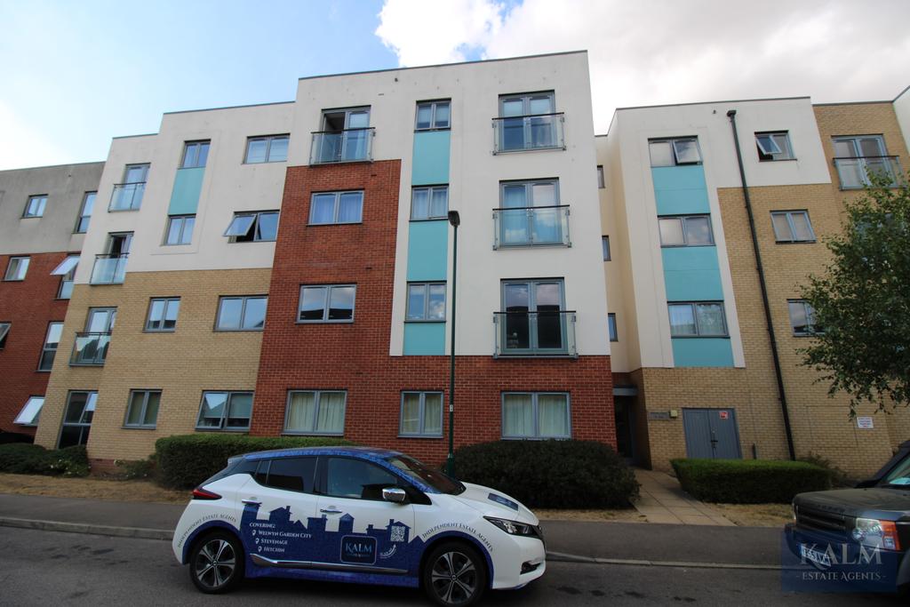 Admiral Drive, Stevenage SG1 2 bed apartment £230,000