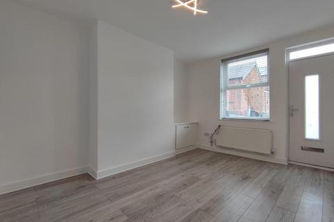 3 bedroom terraced house to rent, Brook Street, Macclesfield