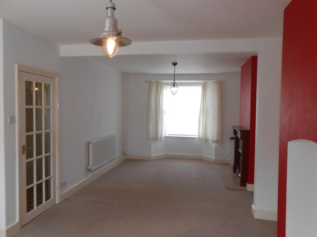 Kings Road, Evesham, WR11 3 bed terraced house to rent £950 pcm (£219 pw)
