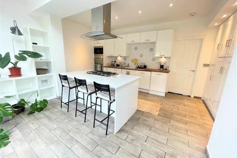 13 Bowdon Road, London, E17 8JB