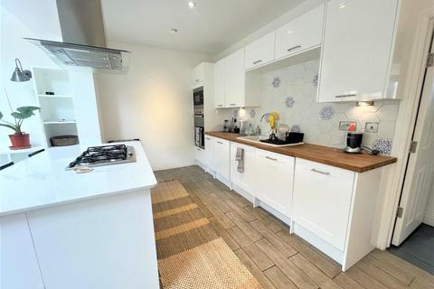 13 Bowdon Road, London, E17 8JB