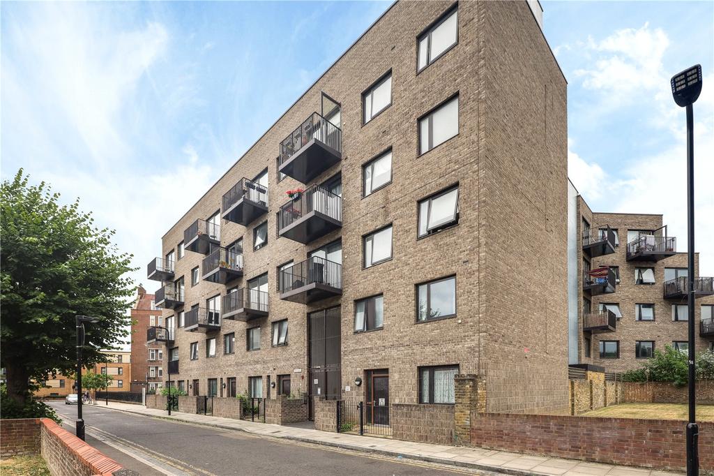 Silver House, 10 Shacklewell Road... 2 bed flat - £2,200 pcm (£508 pw)