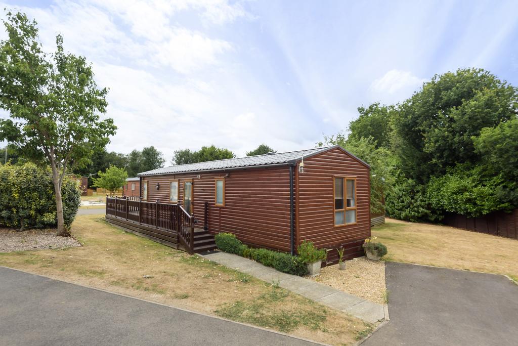 Edgeley Park, Farley Green, Guildford, GU5 2 bed detached house for ...