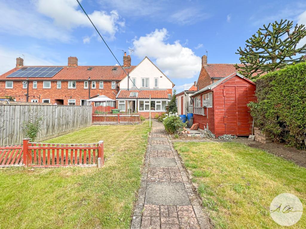 Hambleton Avenue, Thirsk, YO7 3 bed semidetached house £187,500