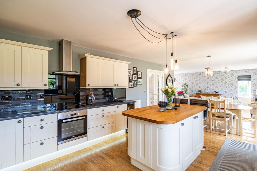 Hall Road, Ecclefechan, DG11 3 bed detached house £255,000