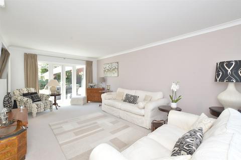 6 Ashmore Avenue, Angmering, Littlehampton, BN16 4GG