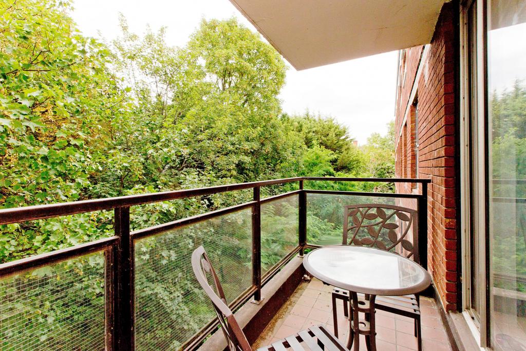Alban House, 5 Sumpter Close, NW3 3 bed flat £950,000